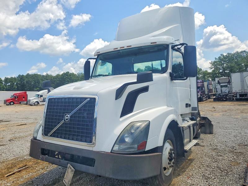 2017 Volvo VIN 4V4N39TG9HN988022 COPART salvage auction — MECHANICAL, In - Certificate Of Title, sold $5,000 on 2026-08-25 (photo 2)