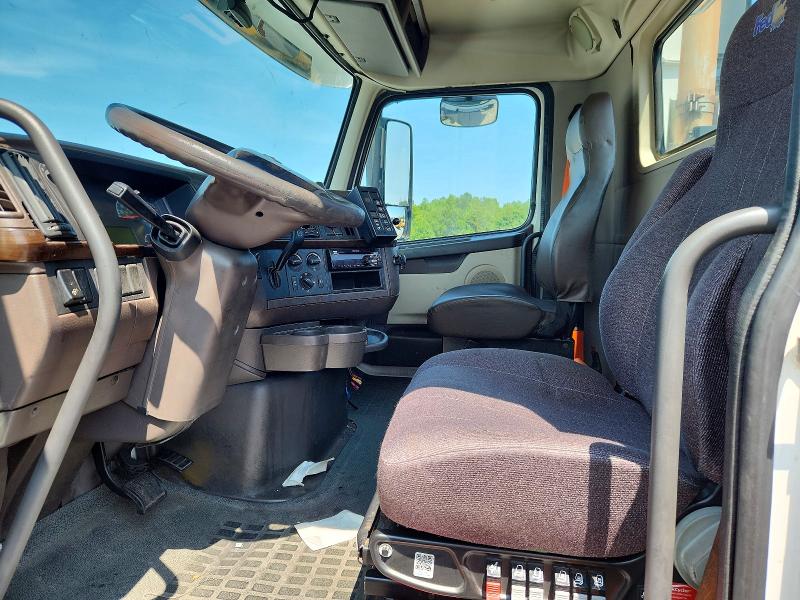 2017 Volvo VIN 4V4N39TGXHN977448 COPART salvage auction — NORMAL WEAR, In - Certificate Of Title, sold $5,000 on 2026-08-18 (photo 7)