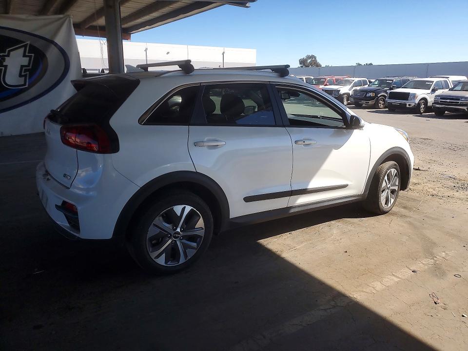 2022 Kia VIN KNDCC3LG9N5142050 COPART salvage auction — MINOR DENT/SCRATCHES, Ca - Dis/Dlr/Exp Only Clean Title (P), sold $6,900 on 2026-07-21 (photo 3)