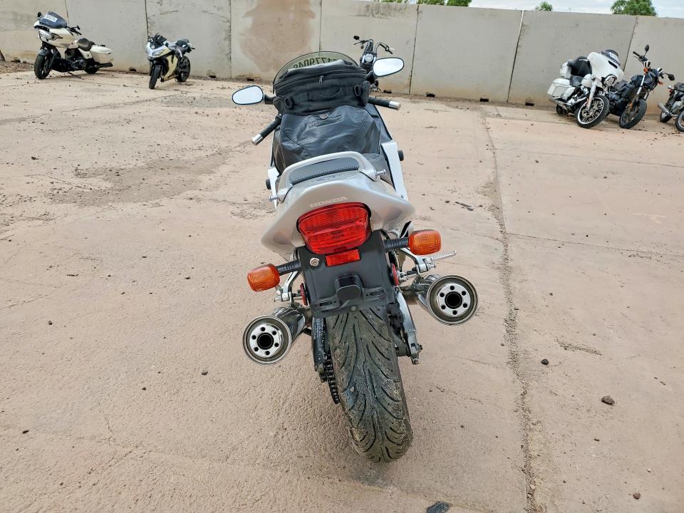 2002 Honda Cbr1100 VIN JH2SC35172M500209 COPART salvage auction — MINOR DENT/SCRATCHES, AZ - CERTIFICATE OF TITLE, sold $300 on 2026-07-30 (photo 4)