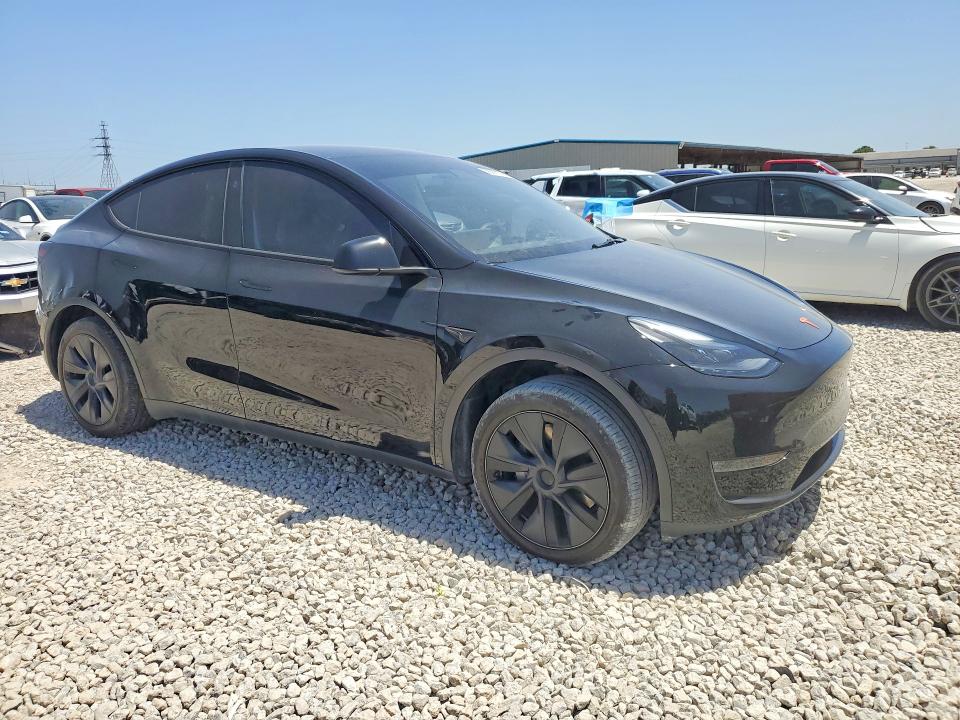 2024 Tesla Model y VIN 7SAYGDED3RA305878 COPART salvage auction — SIDE, Tx - Salvage Vehicle Title, sold $2,900 on 2026-07-24 (photo 4)