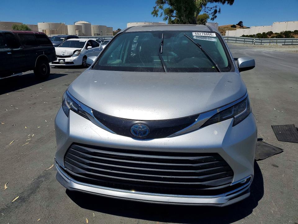 2021 Toyota Sienna VIN 5TDYSKFC7MS009632 COPART salvage auction — Burn Interior, CA - SALVAGE CERTIFICATE, sold $5,800 on 2026-07-29 (photo 5)
