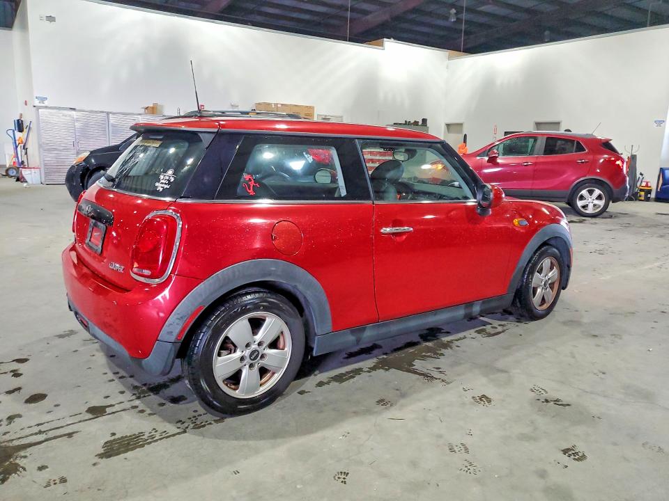 2016 Mini Cooper VIN WMWXP5C52G2D14701 COPART salvage auction — MINOR DENT/SCRATCHES, Fl - Certificate Of Title (P), sold $3,150 on 2026-07-29 (photo 3)