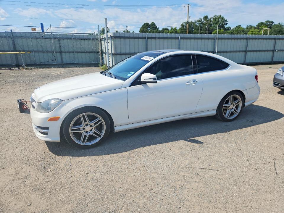 2013 Mercedes-benz C-klasse VIN WDDGJ4HB7DG052513 COPART salvage auction — MINOR DENT/SCRATCHES, TX - CERTIFICATE OF TITLE, sold $1,450 on 2026-07-30 (photo 1)
