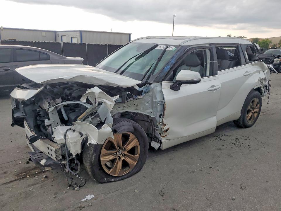 2023 Toyota Highlander VIN 5TDABRCH6PS581340 — COPART salvage auction photo