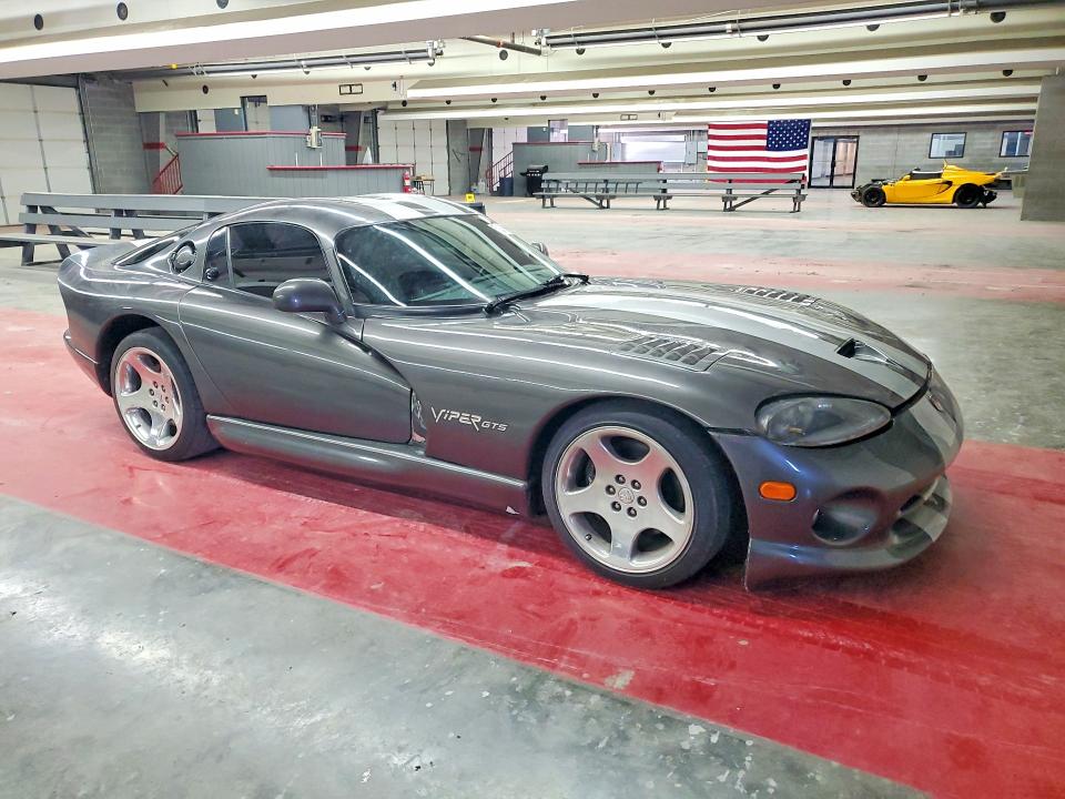 2002 Dodge Viper VIN 1B3ER69E22V101089 COPART salvage auction — MINOR DENT/SCRATCHES, Ky - Certificate Of Title, sold $39,000 on 2026-07-20 (photo 4)