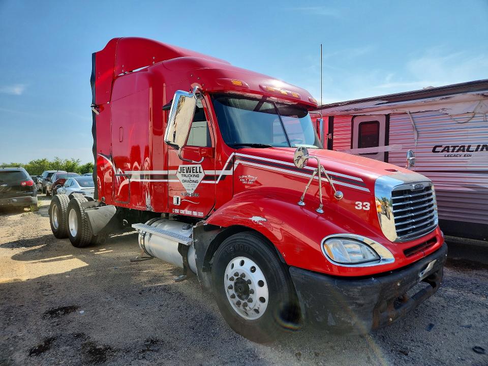 2016 Freightliner Conventional VIN 1FVXA7CG2GLHE4529 COPART salvage auction — FRONT END, WI - CERTIFICATE OF TITLE, sold $12,600 on 2026-08-25 (photo 4)