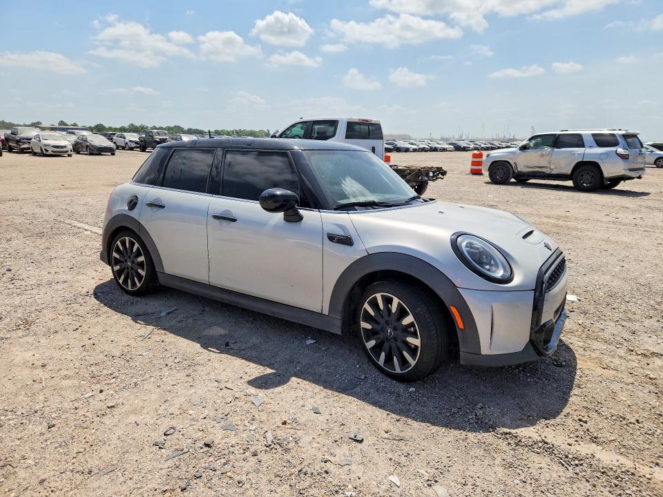 2023 Mini Cooper VIN WMW53DK02P2T17873 COPART salvage auction — SIDE, Tx - Salvage Vehicle Title, sold $5,600 on 2026-09-08 (photo 4)
