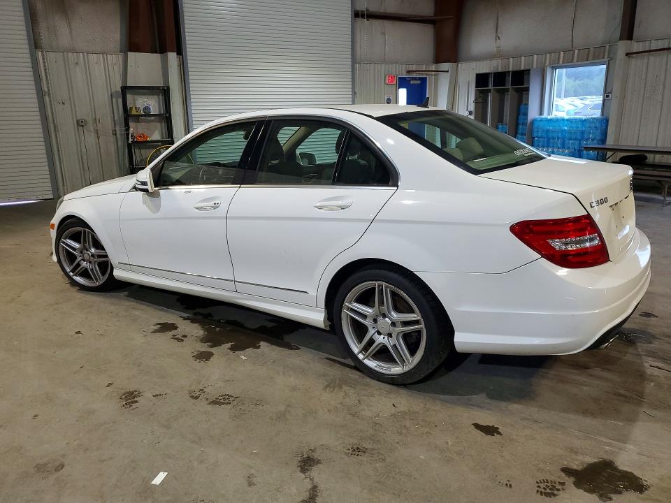 2013 Mercedes-benz C-klasse VIN WDDGF8AB5DR281635 COPART salvage auction — WATER/FLOOD, Nh - Cert Of Ttl-Flood Salvage, sold $900 on 2026-08-19 (photo 2)