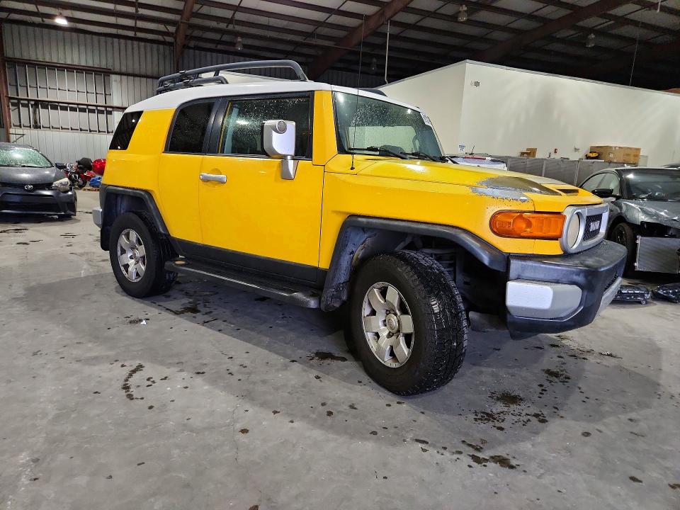 2008 Toyota Fj cruiser VIN JTEZU11F08K007451 COPART salvage auction — MINOR DENT/SCRATCHES, FL - CERTIFICATE OF TITLE, sold $2,800 on 2026-07-27 (photo 4)