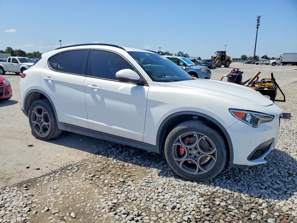 2022 Alfa romeo Stelvio VIN ZASPAJANXN7D27460 COPART salvage auction — FRONT END, Fl - Cert Of Title Slvg Rebuildable, sold $5,200 on 2026-08-05 (photo 4)