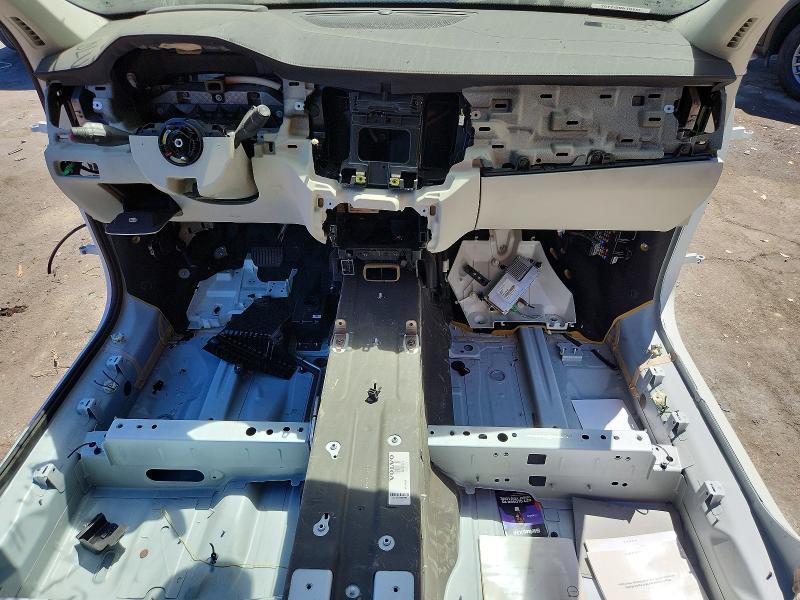 2025 Volvo Xc90 VIN YV4H60JG2S1389571 COPART salvage auction — STRIPPED, Ca - Certificate Of Title, sold $10,200 on 2026-08-06 (photo 8)