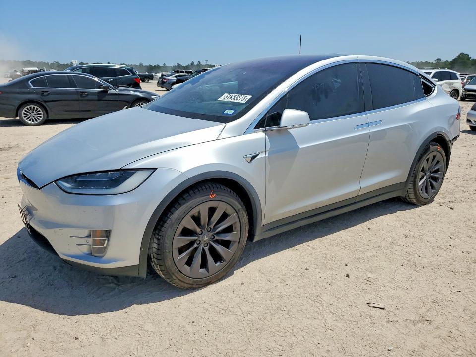 2018 Tesla Model x VIN 5YJXCDE21JF092083 — COPART salvage auction photo