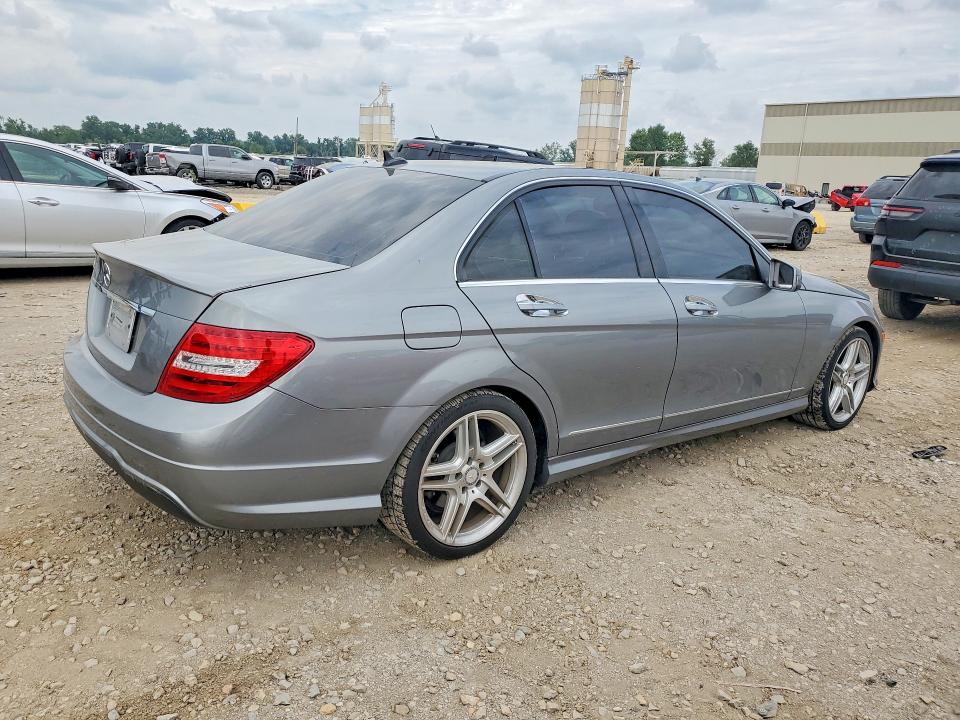 2013 Mercedes-benz C-klasse VIN WDDGF4HB0DR300591 COPART salvage auction — NORMAL WEAR, Ks - Dealer Only Clean Title, sold $100 on 2026-08-04 (photo 3)