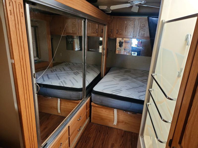 2006 Frht VIN 4UZAB2DC06CW96408 COPART salvage auction — HAIL, KS - CERT OF TITLE-SALVAGE, sold $9,400 on 2026-08-13 (photo 6)