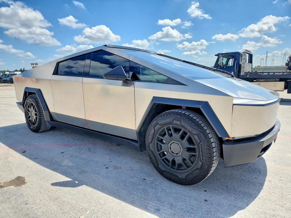 2024 Tesla Cybertruck VIN 7G2CEHEE9RA026641 COPART salvage auction — DAMAGE HISTORY, Tx - Cert Of Title-Rebuilt Salvage (P), sold $40,000 on 2026-07-17 (photo 4)