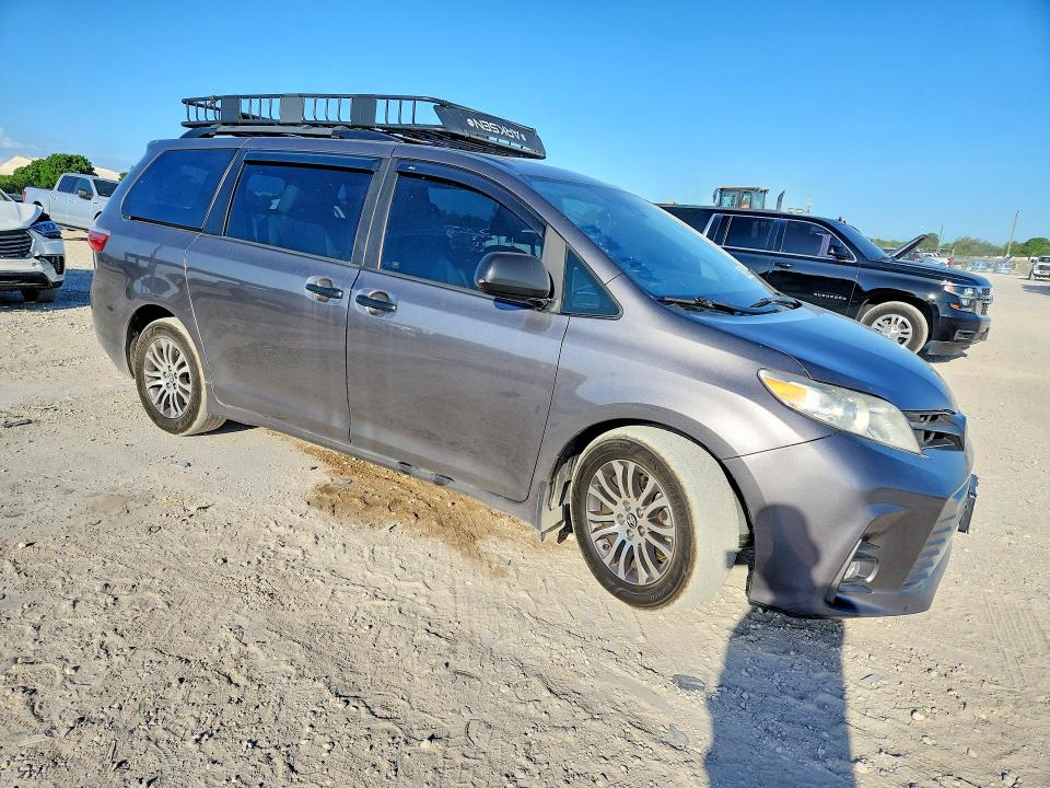 2018 Toyota Sienna VIN 5TDYZ3DC5JS914578 COPART salvage auction — NORMAL WEAR, Ca - Dis/Dlr/Exp Only Clean Title (P), sold $1,300 on 2026-07-28 (photo 4)