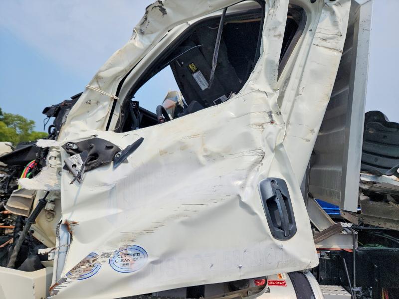 2025 Freightliner Cascadia 126 VIN 3AKJHLDV4SDVM8137 COPART salvage auction — ROLLOVER, AZ - CERT OF TITLE - SALVAGE, sold $8,300 on 2026-08-13 (photo 7)