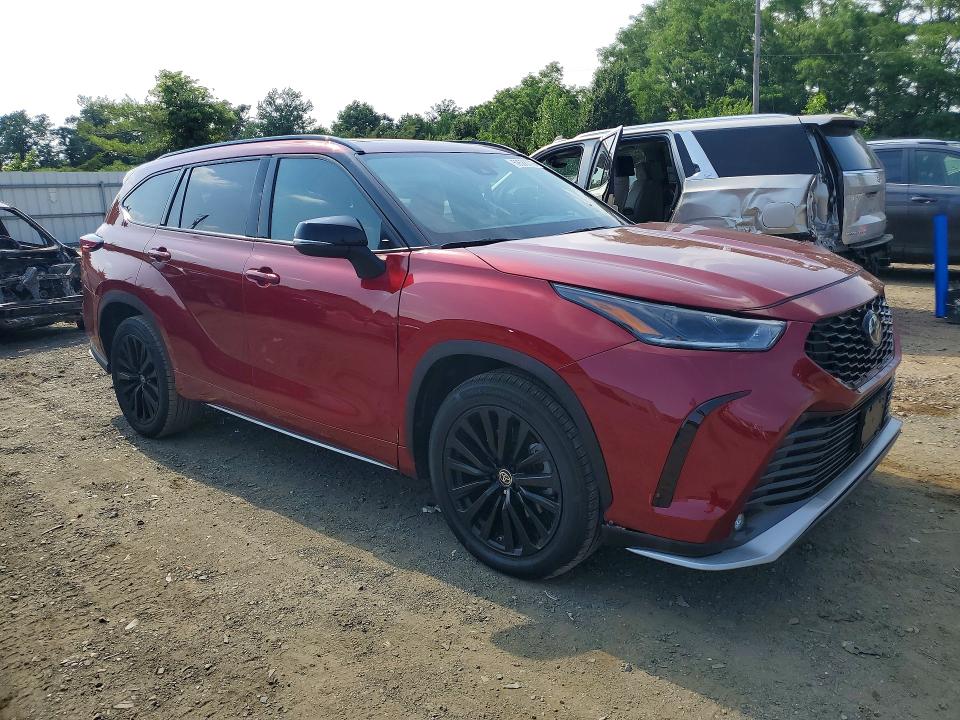 2024 Toyota Highlander VIN 5TDKDRBH2RS533806 COPART salvage auction — MINOR DENT/SCRATCHES, Ny - Certificate Of Title, sold $32,250 on 2026-07-29 (photo 4)