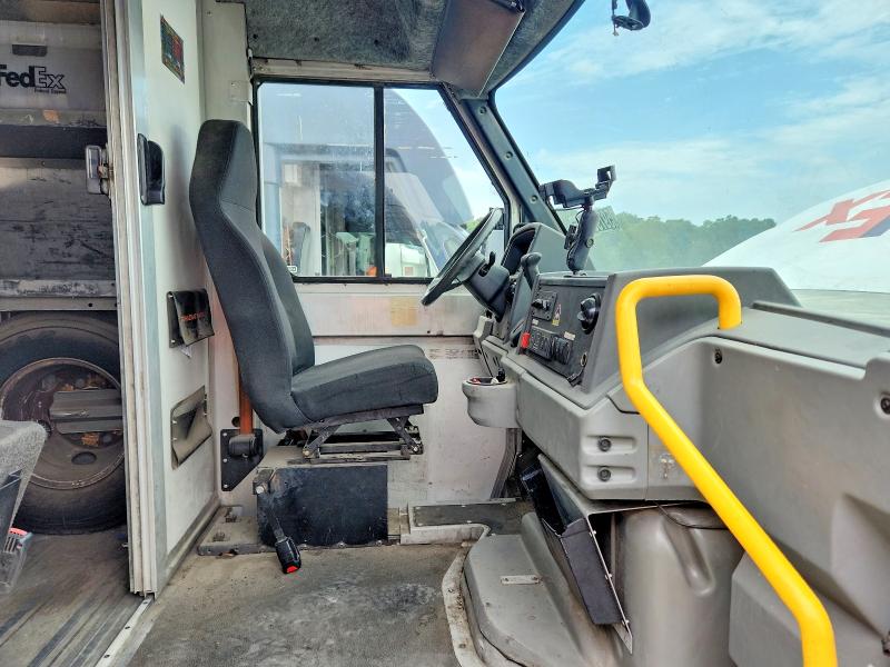 2016 Isuzu Npr VIN JALB4T17XG7W00048 COPART salvage auction — NORMAL WEAR, Nc - Dealer Only Clean Title, sold $3,800 on 2026-09-29 (photo 7)