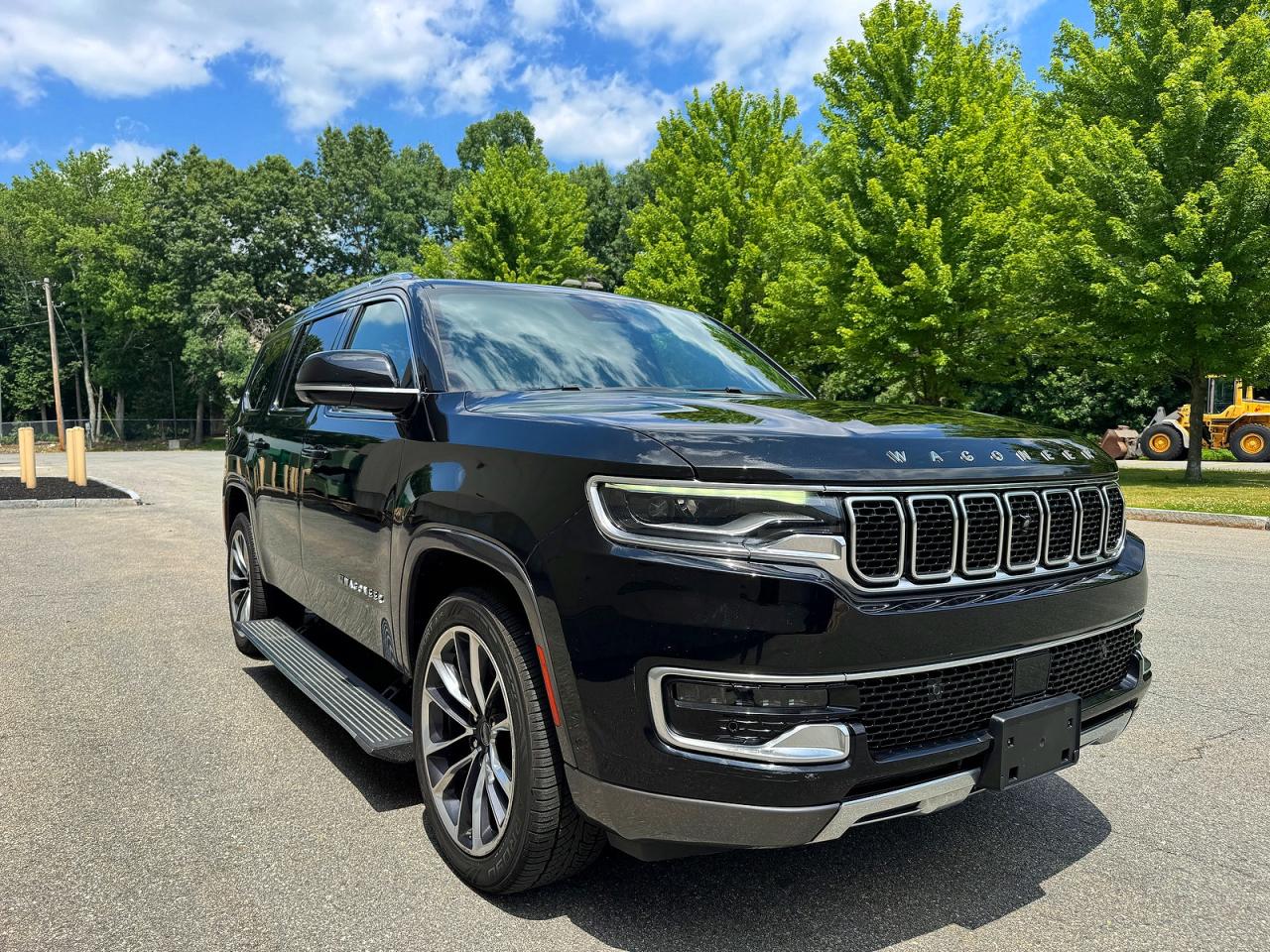 2022 Jeep Wagoneer VIN 1C4SJVDTXNS108757 — COPART salvage auction photo