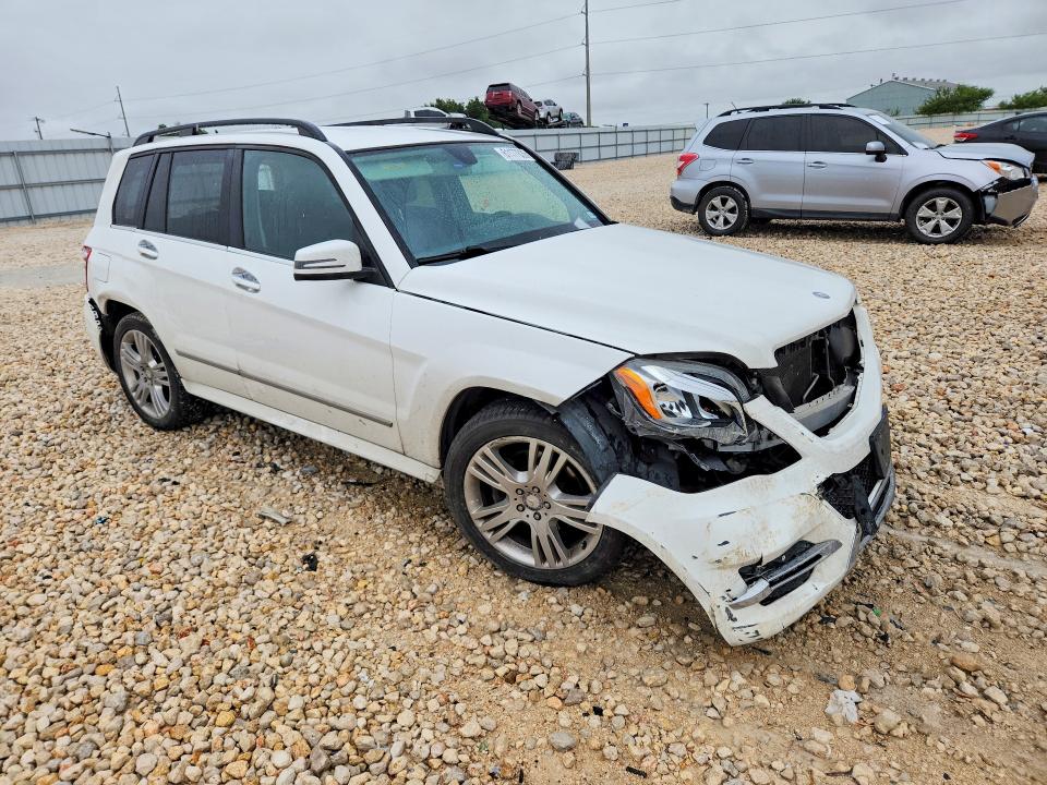 2015 Mercedes-benz E-klasse VIN WDCGG5HB7FG426386 COPART salvage auction — FRONT END, Tx - Salvage Vehicle Title, sold $1,750 on 2026-08-13 (photo 4)