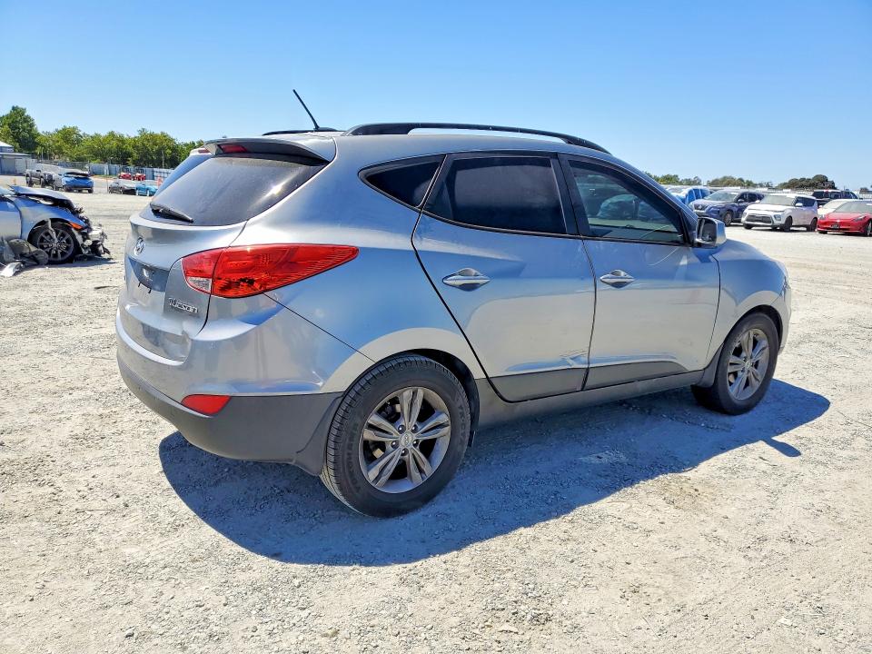 2011 Hyundai Tucson VIN KM8JU3AC7BU193659 COPART salvage auction — SIDE, CA - DIS/DLR/EXP ONLY CLEAN TITLE, sold $3,273 on 2026-07-09 (photo 3)