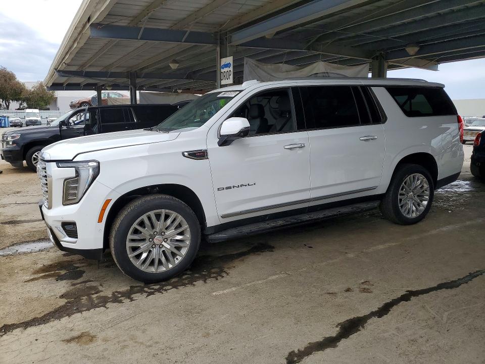 2025 Gmc Yukon xl VIN 1GKS2JRL4SR344875 COPART salvage auction — MINOR DENT/SCRATCHES, CA - CERTIFICATE OF TITLE, sold $30,500 on 2026-07-27 (photo 1)