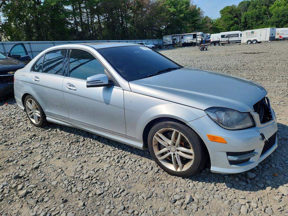 2014 Mercedes-benz C-klasse VIN WDDGF8ABXEA957772 COPART salvage auction — WATER/FLOOD, Nj - Cert Of Title-Salvage Flood, sold $1,275 on 2026-08-08 (photo 4)