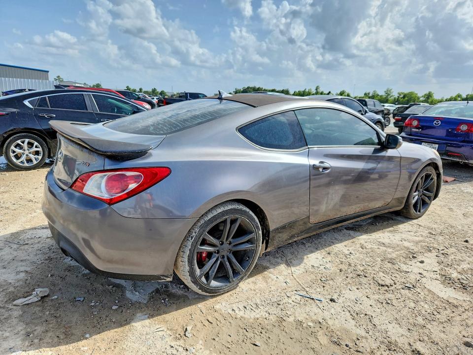 2010 Hyundai Genesis VIN KMHHT6KD4AU027429 COPART salvage auction — WATER/FLOOD, Tx - Cert Of Title-Reblt Slvg Flood, sold $350 on 2026-07-31 (photo 4)