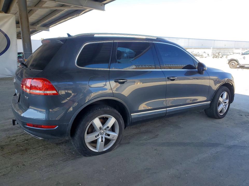 2012 Volkswagen Touareg VIN WVGEK9BP9CD007231 COPART salvage auction — MECHANICAL, Ca - Dis/Dlr/Exp Only Clean Title (P), sold $1,200 on 2026-07-28 (photo 3)