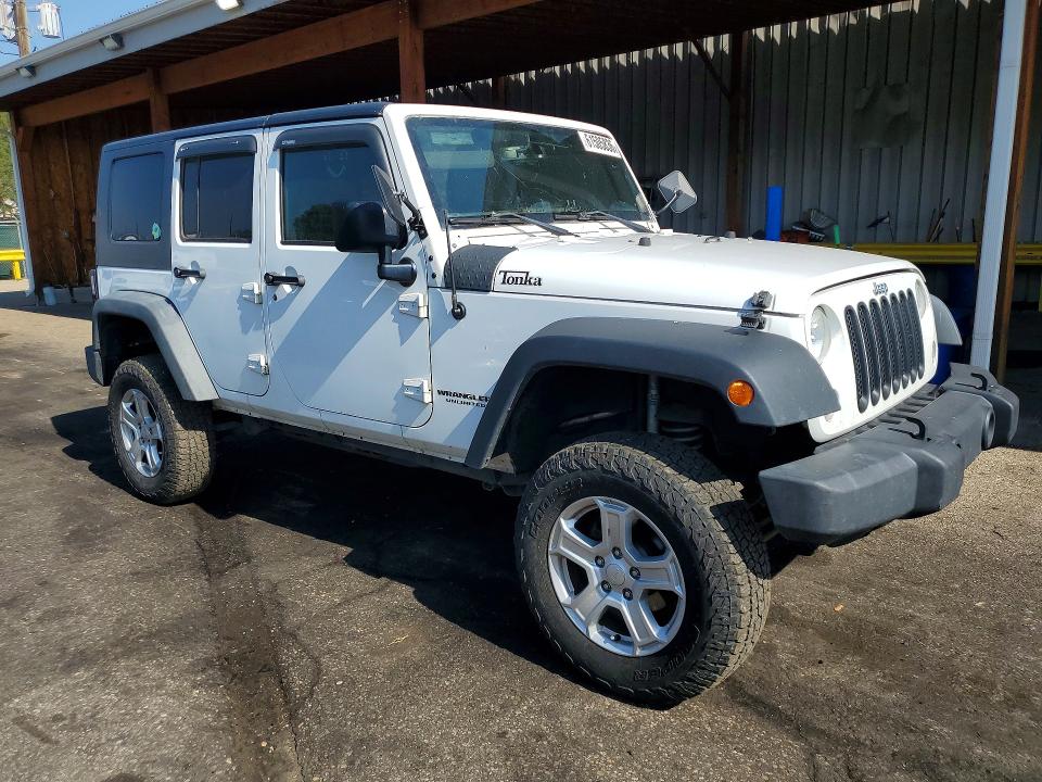 2016 Jeep Wrangler unlimited VIN 1C4BJWDG1GL109897 COPART salvage auction — MINOR DENT/SCRATCHES, Co - Dis/Dlr/Exp Only Clean Title, sold $3,350 on 2026-07-30 (photo 4)