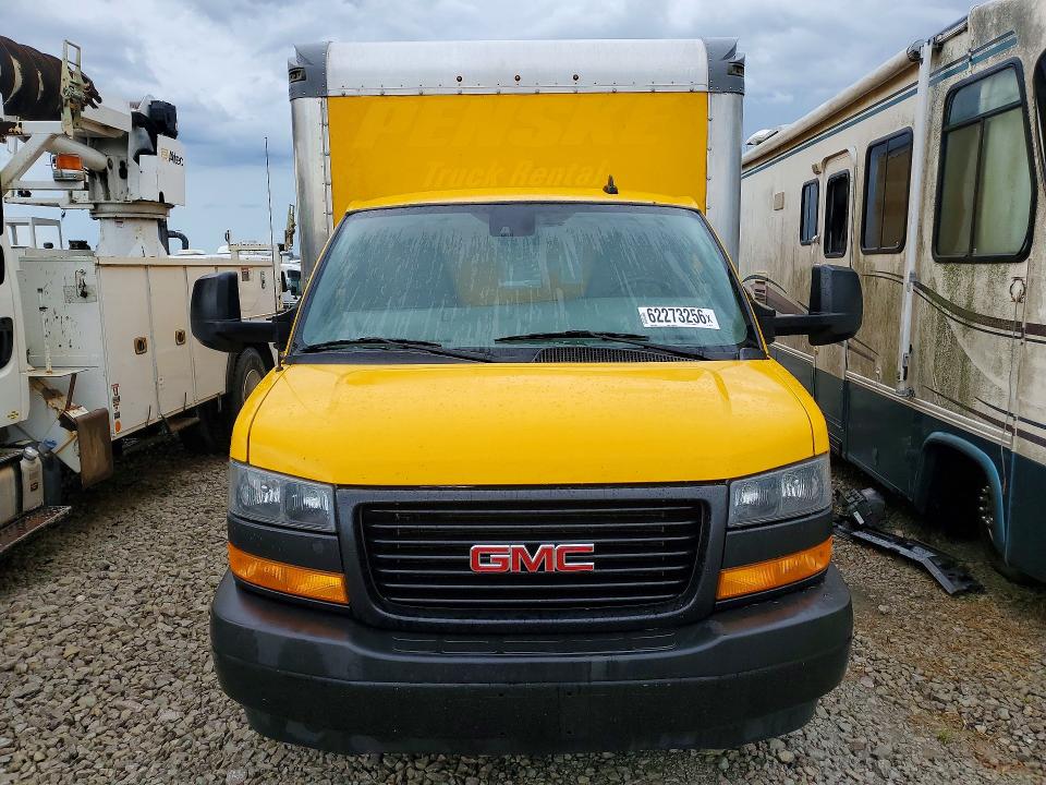 2022 Gmc Savana VIN 7GZ37TC7XNN002712 COPART salvage auction — MINOR DENT/SCRATCHES, In - Certificate Of Title, sold $2,100 on 2026-07-30 (photo 5)