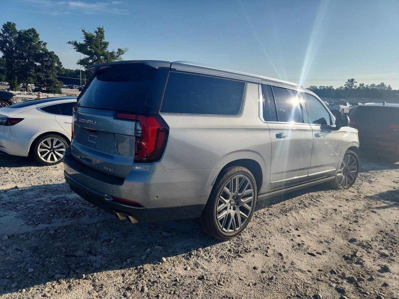 2025 GMC Yukon XL VIN 1GKS2KRL2SR350115 COPART salvage auction — Front End, GA - CERT OF TITLE-SALVAGE, sold $42,250 on 2026-08-12 (photo 3)
