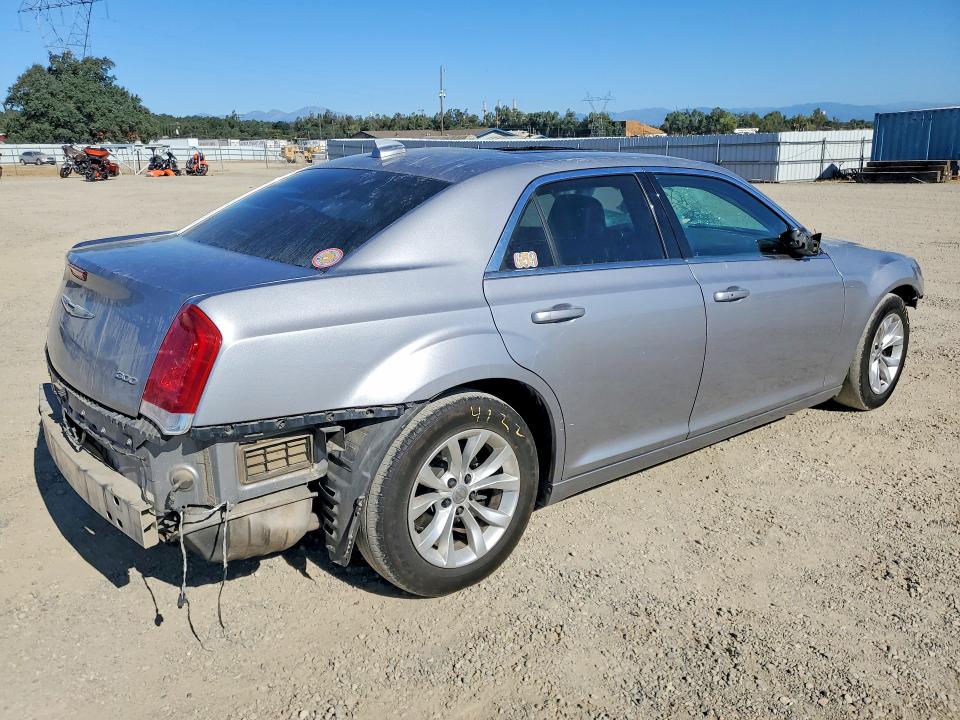 2016 Chrysler 300 VIN 2C3CCAAG8GH211818 COPART salvage auction — ROLLOVER, Ca - Salvage Certificate, sold $450 on 2026-08-28 (photo 3)