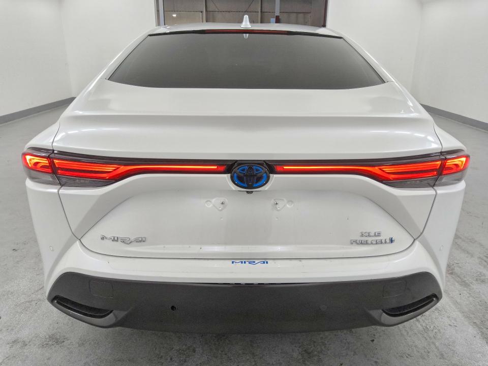 2022 Toyota Mirai VIN JTDAAAAA6NA004764 COPART salvage auction — MINOR DENT/SCRATCHES, Ca - Dis/Dlr/Exp Only Clean Title, sold $650 on 2026-07-28 (photo 6)