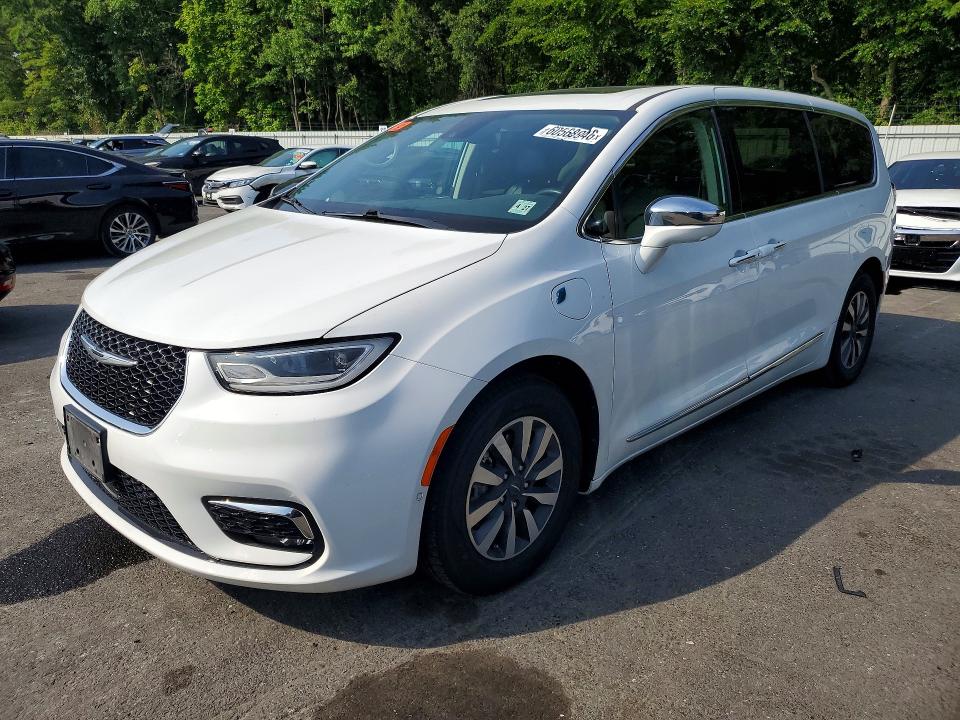 2022 Chrysler Pacifica VIN 2C4RC1S76NR173792 — COPART salvage auction photo