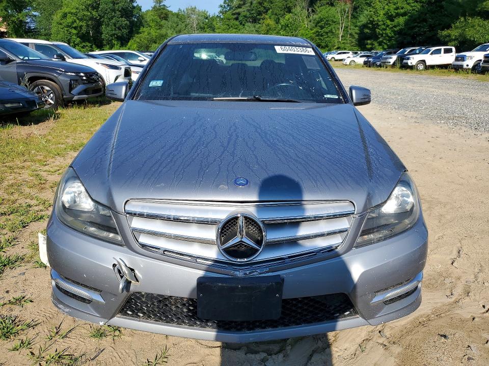 2012 Mercedes-benz C-klasse VIN WDDGF8BB6CR193545 COPART salvage auction — MINOR DENT/SCRATCHES, Ma - Certificate Of Title (P), sold $400 on 2026-07-22 (photo 5)