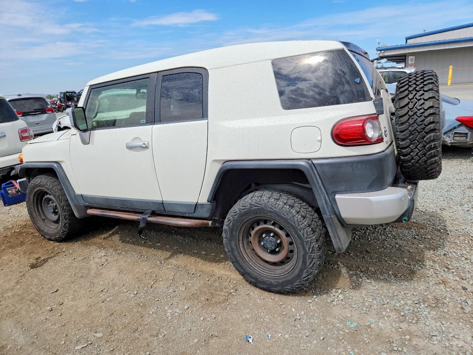 2014 Toyota Fj cruiser VIN JTEBU4BF9EK190488 COPART salvage auction — FRONT END, CA - SALVAGE CERTIFICATE, sold $800 on 2026-07-24 (photo 2)