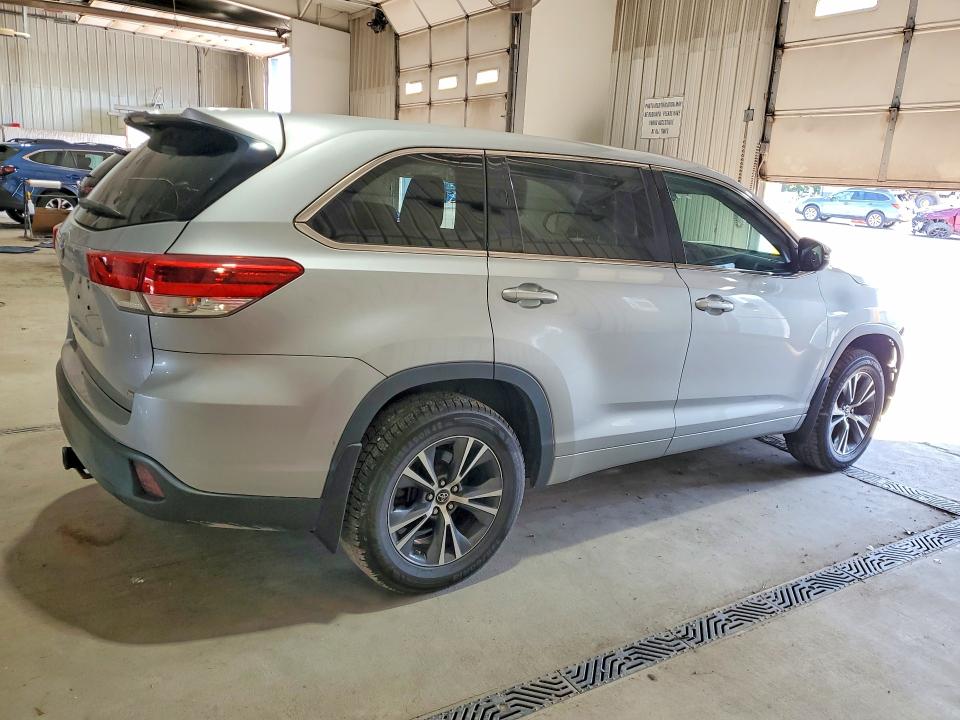 2018 Toyota Highlander VIN 5TDBZRFH5JS805880 COPART salvage auction — FRONT END, Pa - Certificate Of Salvage, sold $8,600 on 2026-07-20 (photo 3)