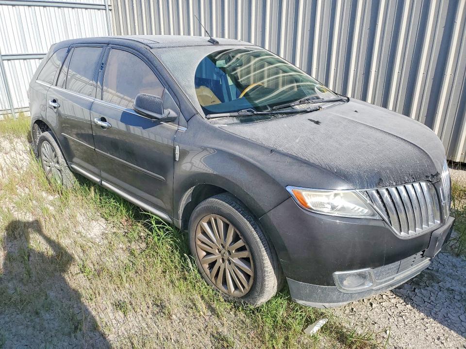 2013 Lincoln Mkx VIN 2LMDJ6JK9DBL30242 COPART salvage auction — VANDALISM, Tx - Salvage Vehicle Title, sold $150 on 2026-07-24 (photo 4)