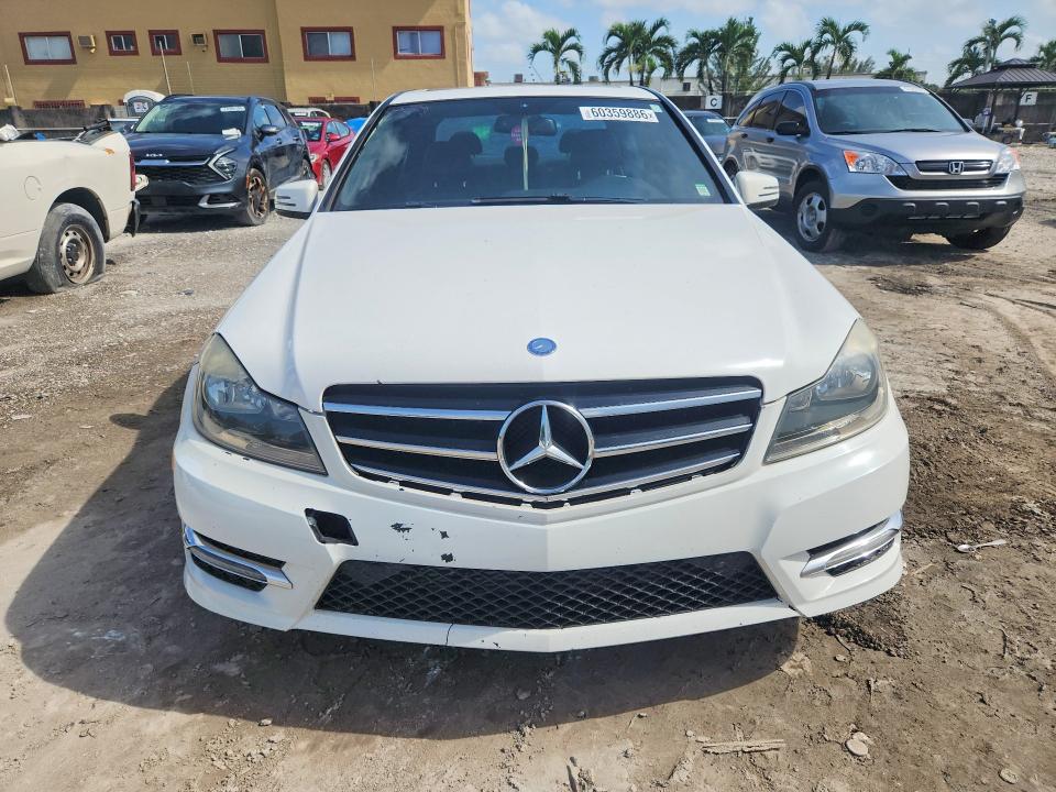 2014 Mercedes-benz C-klasse VIN WDDGF4HB6ER316148 COPART salvage auction — REAR END, Fl - Cert Of Title Slvg Rebuildable, sold $400 on 2026-07-17 (photo 5)