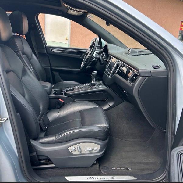 2017 Porsche Macan VIN WP1AB2A56HLB10242 COPART salvage auction — NORMAL WEAR, IL - CERTIFICATE OF TITLE (P), sold $8,200 on 2026-08-04 (photo 5)