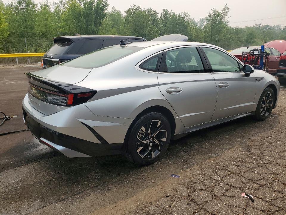 2025 Hyundai Sonata VIN KMHL64JA0SA452162 COPART salvage auction — MINOR DENT/SCRATCHES, Fl - Cert Of Title Slvg Rebuildable, sold $9,300 on 2026-08-21 (photo 3)