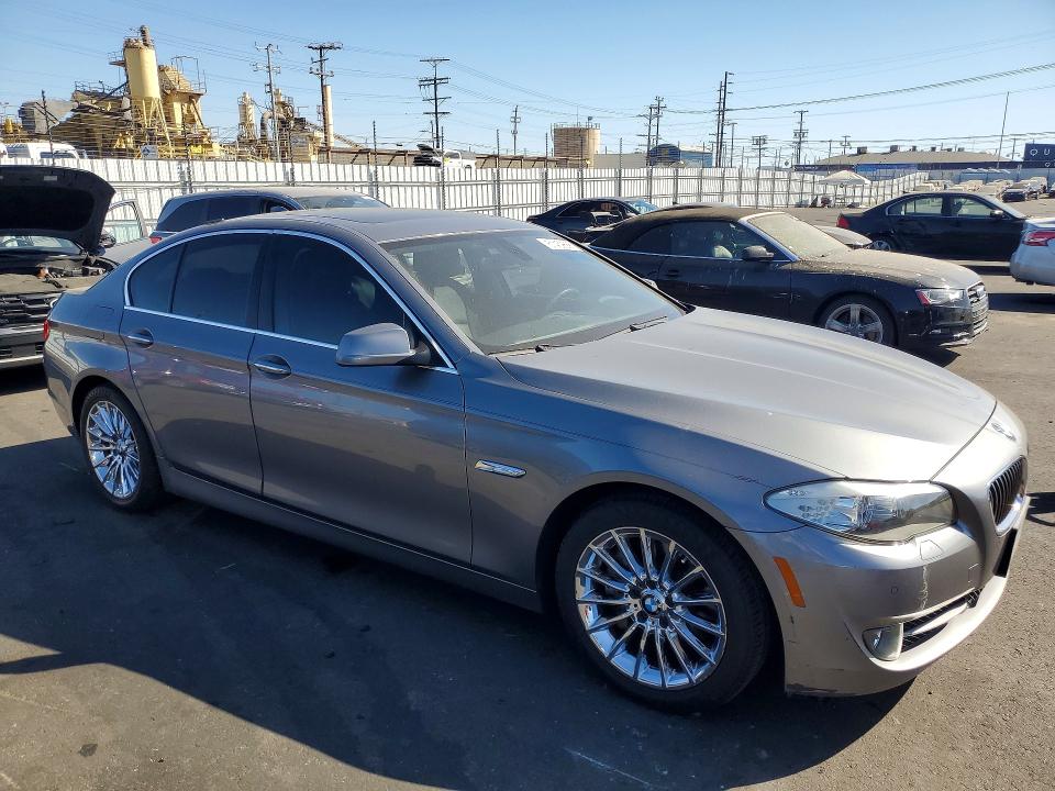 2012 BMW 5er VIN WBAFR7C52CC812299 COPART salvage auction — MINOR DENT/SCRATCHES, Ca - Dis/Dlr/Exp Only Clean Title, sold $700 on 2026-07-27 (photo 4)
