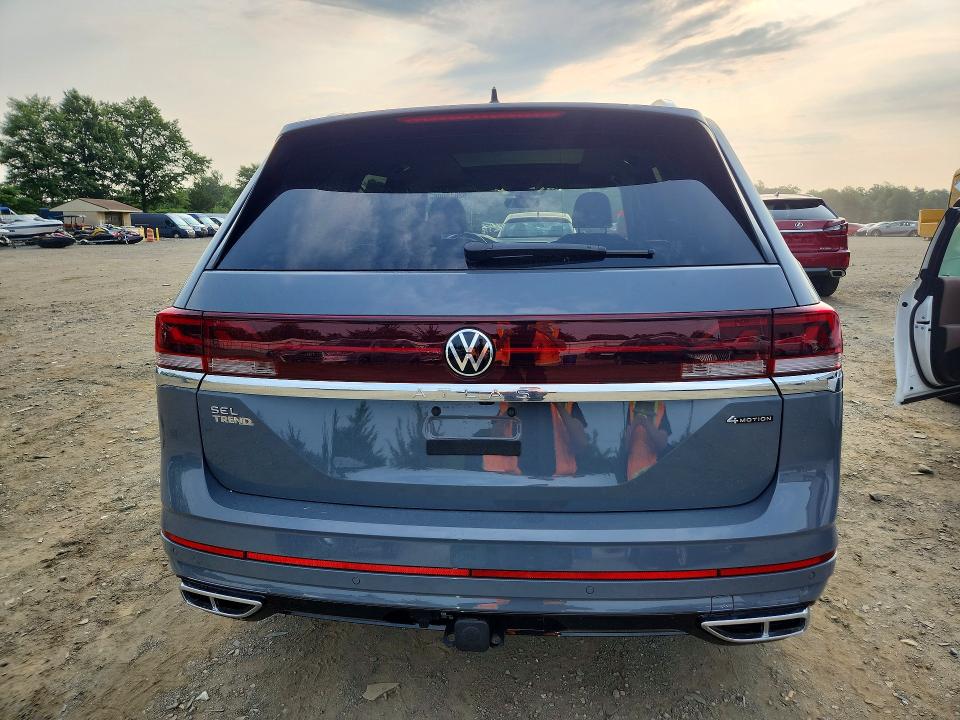 2026 Volkswagen Atlas VIN 1V2FN2CA7TC556688 COPART salvage auction — WATER/FLOOD, Nj - Cert Of Title-Salvage Flood, sold $24,000 on 2026-09-21 (photo 6)