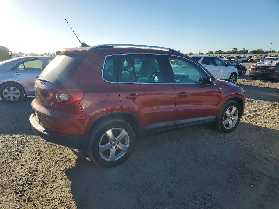 2010 Volkswagen Tiguan VIN WVGAV7AX4AW002306 COPART salvage auction — MINOR DENT/SCRATCHES, CA - DIS/DLR/EXP ONLY CLEAN TITLE, sold $275 on 2026-08-04 (photo 3)