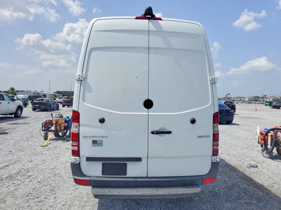 2018 Mercedes-benz Sprinter VIN WD3PE8CD1JP583520 COPART salvage auction — MINOR DENT/SCRATCHES, Fl - Certificate Of Title, sold $4,100 on 2026-07-27 (photo 6)