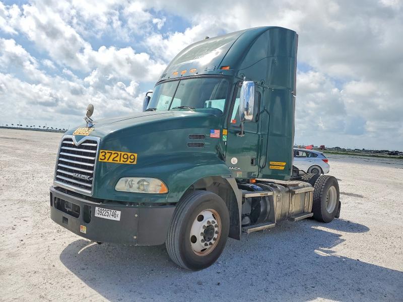 2018 Mack All other VIN 1M1AW01XXJM010530 COPART salvage auction — MINOR DENT/SCRATCHES, CT, sold $2,150 on 2026-07-30 (photo 2)