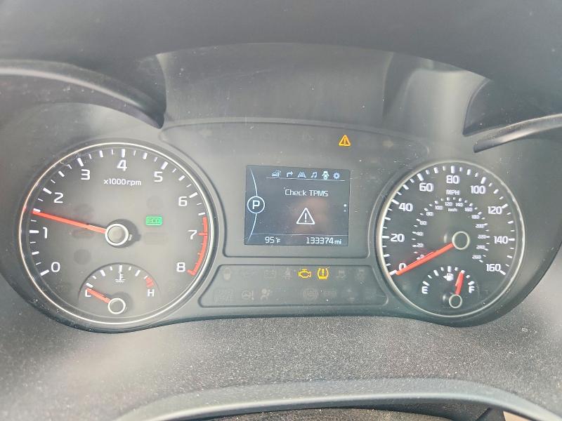 2017 Kia Optima VIN 5XXGU4L30HG124070 COPART salvage auction — NORMAL WEAR, Tx - Certificate Of Title, sold $2,000 on 2026-07-31 (photo 9)